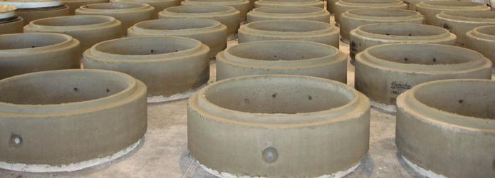 4 MANHOLE GRADE RINGS ROUND